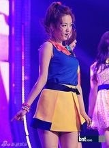 组图：韩团Apink出演音乐节目《冠军秀》展热情舞台