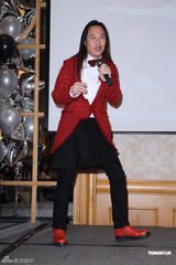 组图：草蜢团员蔡一智庆生 期待跟舞王罗志祥合作