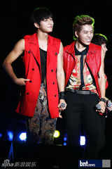 组图：韩团f(x)EXO-M等亮相上海K-POP音乐演唱会