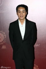 组图：华鼎奖红毯星光熠熠 赵本山携弟子助阵