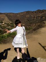 组图：Cindy美国酒店疯玩无困意 田亮崩溃