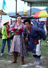 组图：《犀利仁师》热拍 吴奇隆刘诗诗“互殴”