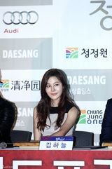 高清组图：金荷娜文彩元等韩星青龙奖按手印