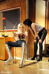 幻灯图：《粉红天后》海报剧照曝光 改编自真人真事 