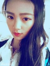 组图：武大女神微博走红 清新甜美运动风