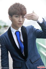 组图：炎亚轮精美写真 享受刻骨铭心恋爱