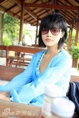 幻灯图：邓家佳泰国风情写真 谈心目中的完美邂逅