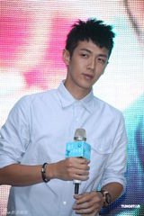 组图：柯震东现身预售会 新片变身大野狼