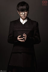 组图：快男三甲领衔跨年大片 西装衬衫扮绅士