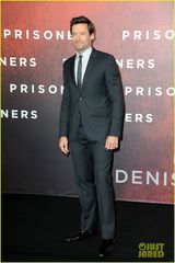 组图：休-杰克曼帅气亮相《囚徒》首映