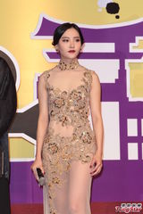 组图：香港电影节开幕 杨千嬅盛装周楚楚露半臀
