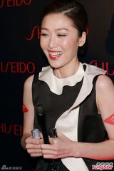 组图：周汶锜周丽淇姐妹聚首 连诗雅等同场