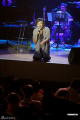 组图：林子祥开音乐会携手爱妻叶倩文打破婚变传言