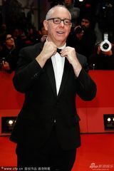 组图：评委团主席詹姆士-沙姆斯双手抱胸