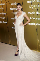 高清图：C罗携女友亮相亲密互动 伊莉娜秀美背