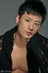 高清图：亓航(启航)秋日写真曝光 完美体形秀型男风采