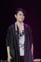 组图：刘若英分享爱情体会 自曝恋爱失败多次