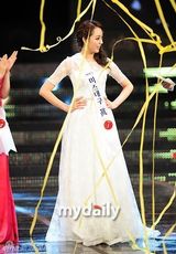 组图：2013韩国小姐大赛决赛现场照 比基尼争艳