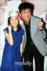 组图：安内尚陈池熙出席新片《鞭子》发布会