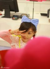 组图：5岁小萝莉走红微博 小天使萌化网友心