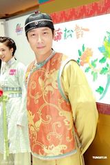 幻灯图：陈法拉新戏肚兜上阵 钟嘉欣受失眠之苦