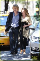 组图：《鸟为食亡》开拍 安妮斯顿拖鞋短裙清凉