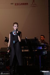 组图：林欣彤承认唱破音 容祖儿做事追求到底