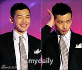 组图：Rain服军役期间奉命演出 不穿军装穿正装