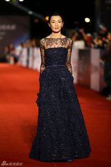 组图：金马红毯群星闪耀 舒淇深V亮胸性感爆棚