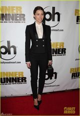 组图：大贾斯汀与妻子情侣西装出席宣传活动