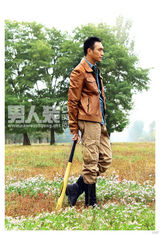 组图：黄觉冬日大片温暖惬意 尽展成熟雅痞风 