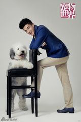 组图：孙艺洲戏外不做吕小布 携萌宠悠闲放假