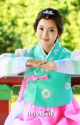 组图：韩星穿韩服拍写真迎中秋 南圭丽(南奎丽)典雅朱元粉嫩