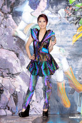 组图：杨千嬅亮相化身蝴蝶仙子 自曝3个月减10斤