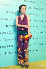 组图：安以轩秀美背李承铉护花 吴佩慈李小璐拼美胸