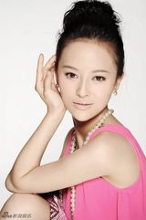 组图：刘娜萍粉嫩春装演绎俏皮可爱