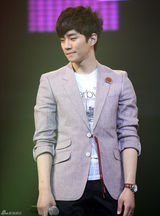 高清组图：韩组合2PM歌迷会互动 帅气秀劲歌热舞