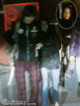 幻灯图：莫文蔚京城夜会张亚东 老友见面相谈甚欢