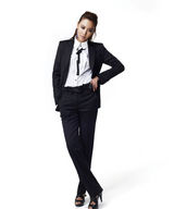 高清组图：金雅中秋装写真野性干练 秀高挑身材