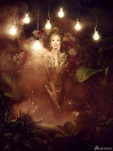 组图：倪妮花丛写真似油画优雅恬静