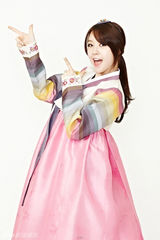 高清组图：GirlsDay穿传统韩服向粉丝拜年