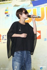 组图：杨丞琳展现Rap功力 获得热狗盛赞