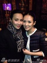 组图：汪峰现赌场小赌怡情 黑超遮面扮低调