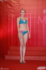 组图：候选亚姐泳装亮相 韩国选手压鼻否认整容