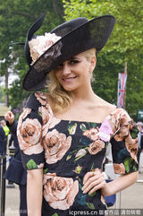 组图：英皇家赛马会女士日 奢华帽子秀愈演愈烈