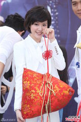 组图：汪东城蔡旻佑台北为电视原声带签唱