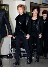 组图：韩国人气男组合SHINee首次开个唱