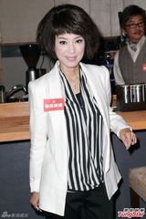 组图：黄宗泽岑丽香合照显尴尬 对绯闻做足准备