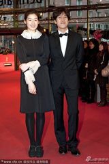 组图：韩国影片《惠媛》首映 郑恩彩展熟女气质