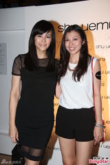 组图：周秀娜性感亮相上围丰满 称享受单身